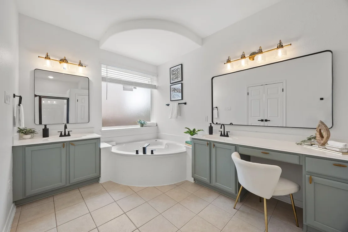 Photo of 1245 Lacey Oak LOOP
