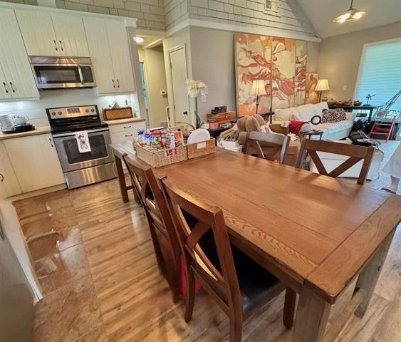 Photo of 402 Laurel LN
