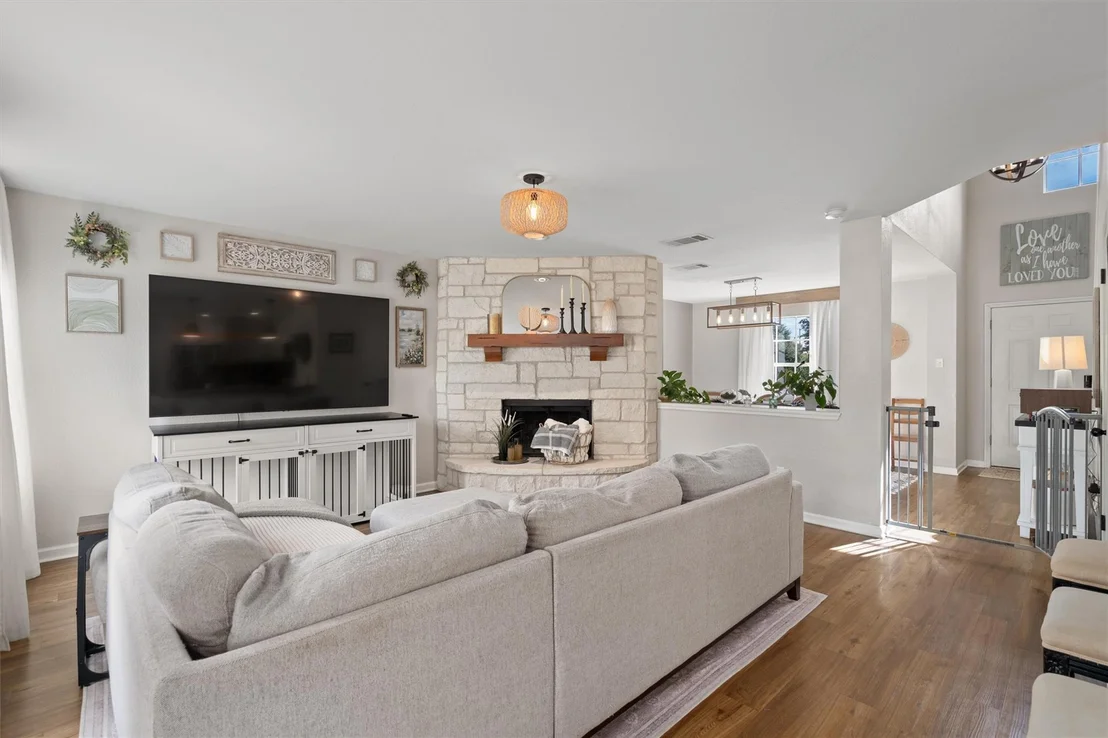 Photo of 1308 Honeysuckle LN