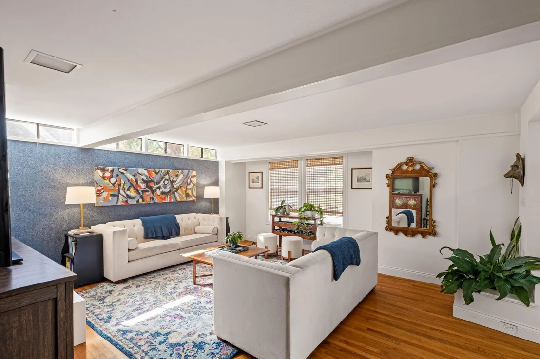 Photo of 2500 W 12th ST