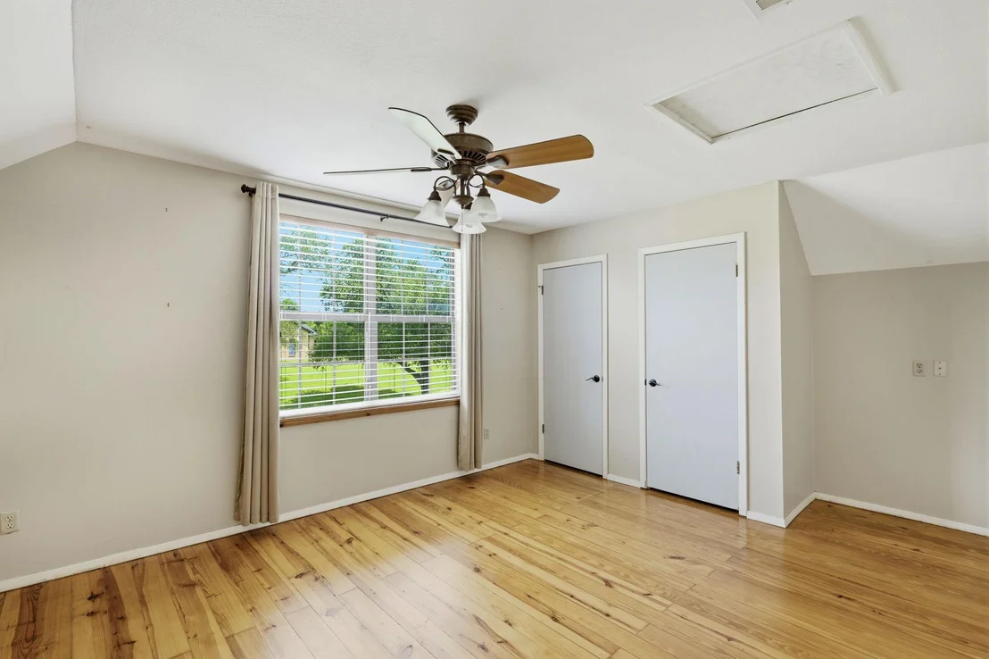 Photo of 903 SUMMIT CRES