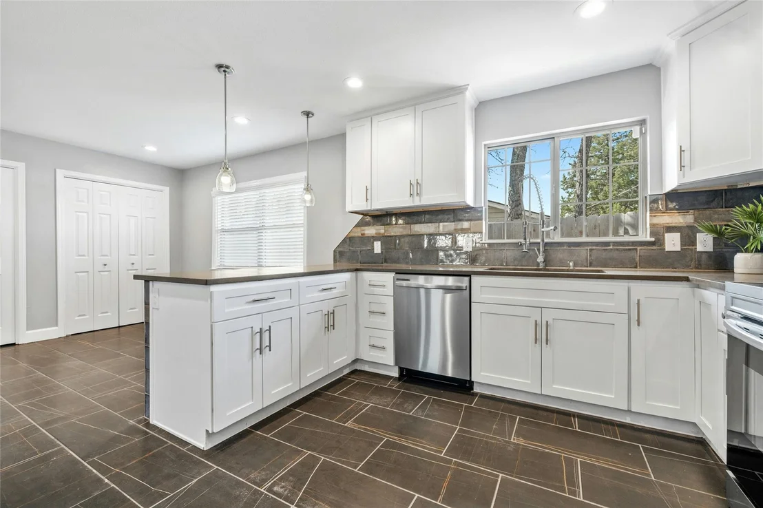 Photo of 5503 Manor RD