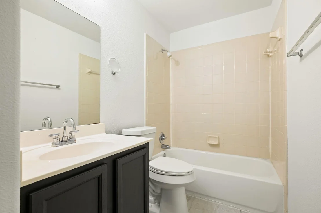 Photo of 1535 Lorson LOOP