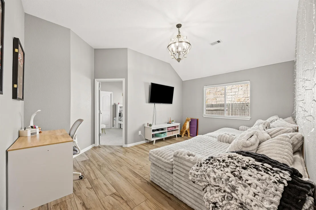 Photo of 407 Victoria DR