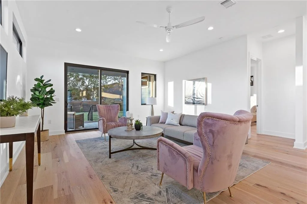 Photo of 1004 Lott Ave
