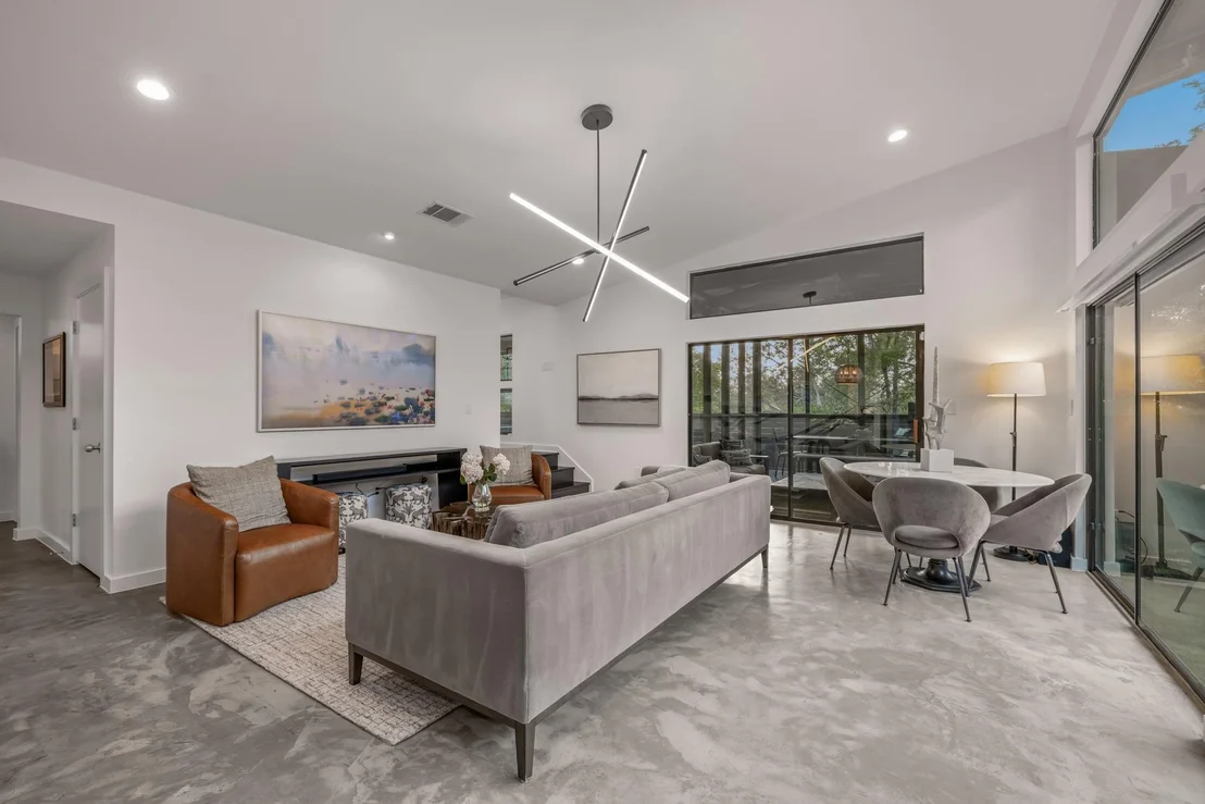 Photo of 10109 Devereux DR