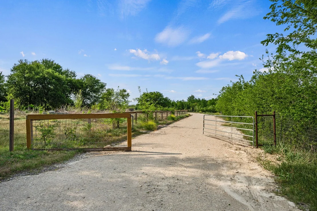 Photo of 330 County Road 166