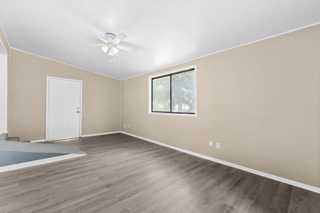 Photo of 1301 West LN