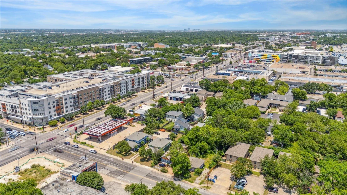 Photo of 700 W North Loop BLVD