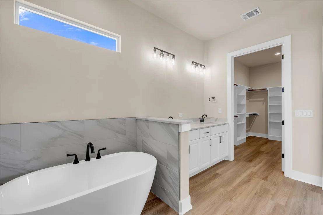 Photo of 2221 Park View DR