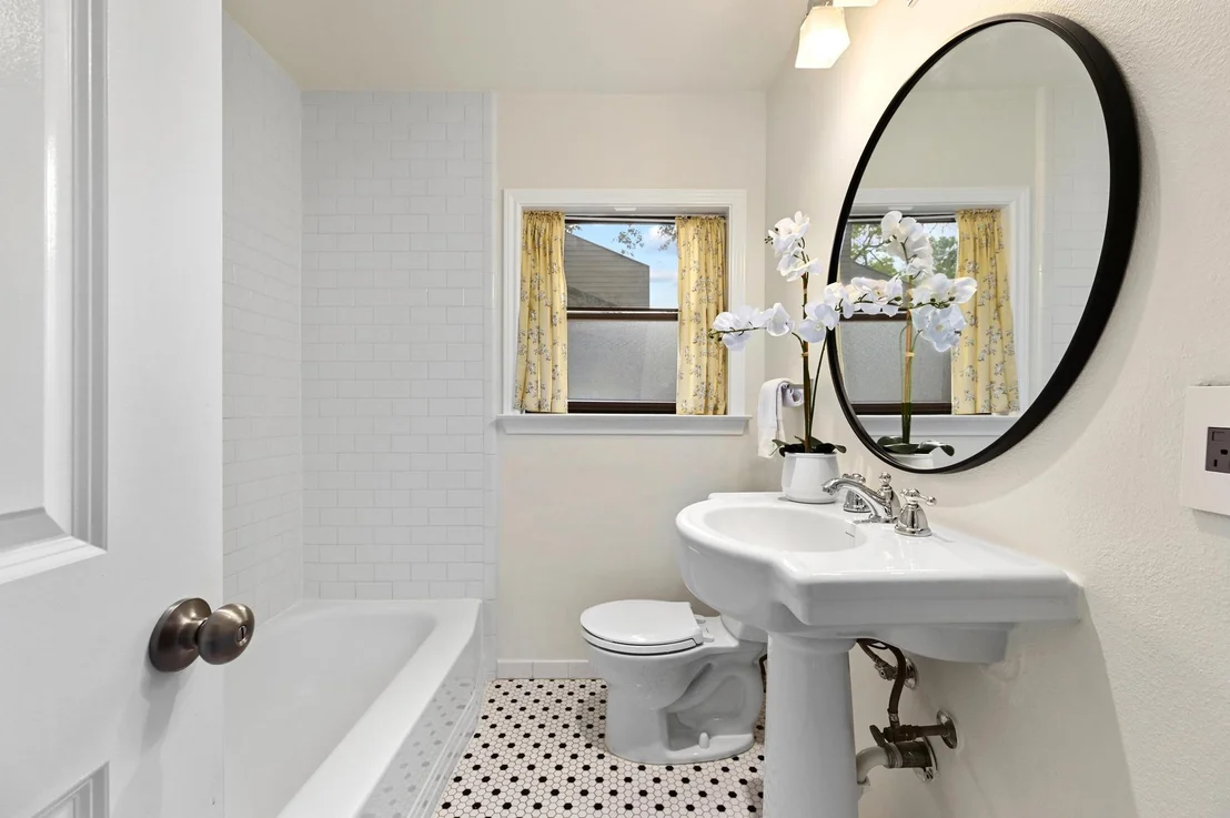 Photo of 7313 Grover Ave