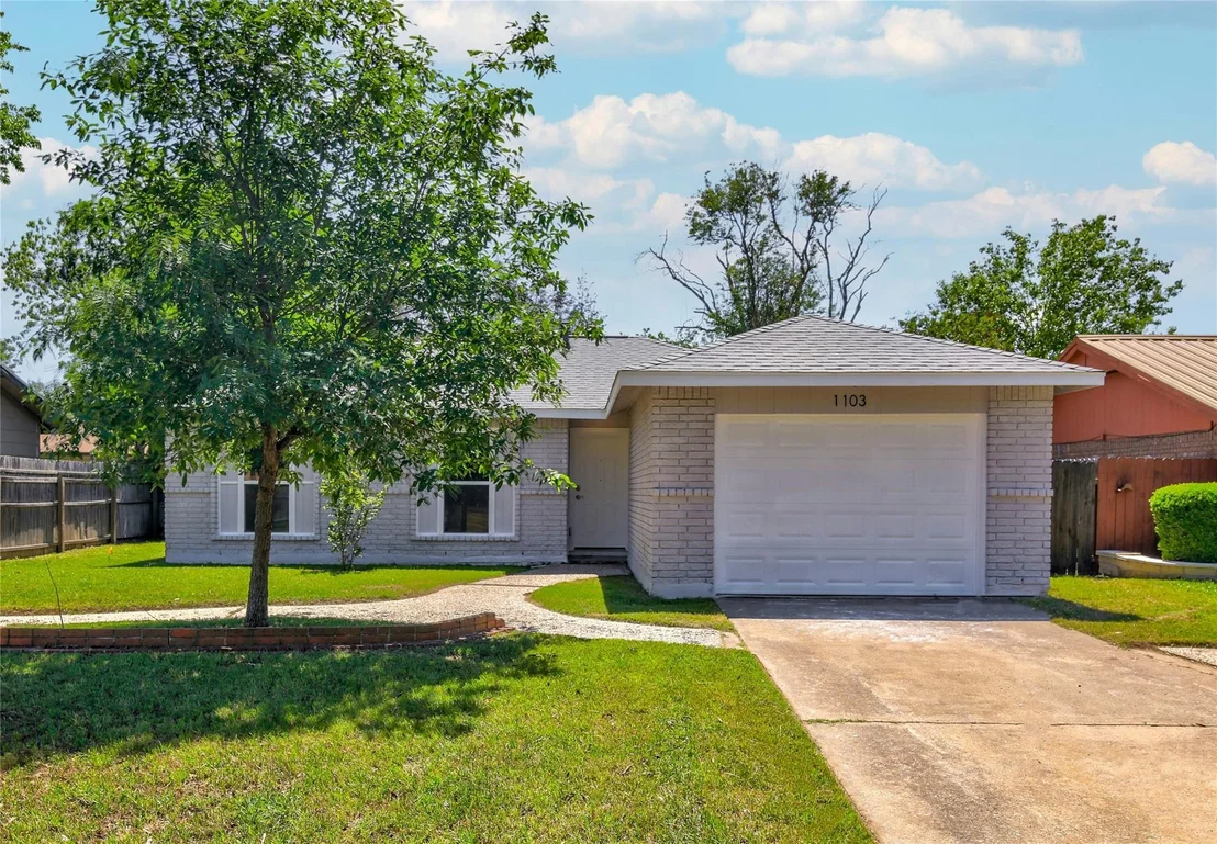 Photo of 1103 KENYON DR