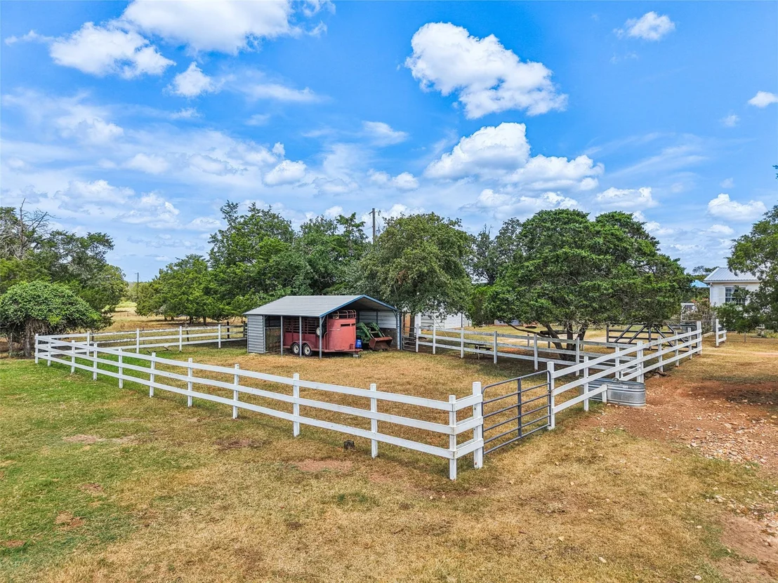 Photo of 372 Hofferek RD