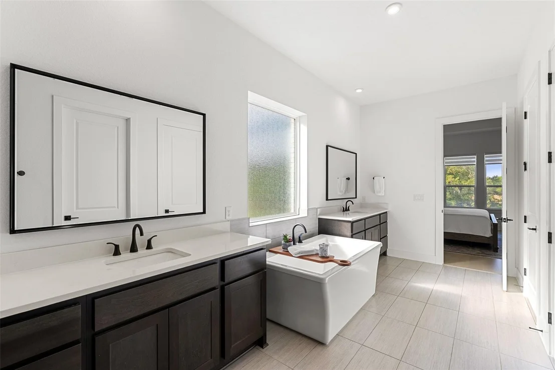 Photo of 544 Castillo BND