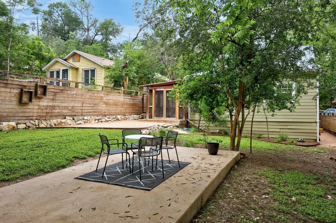Photo of 2503 Bryan ST