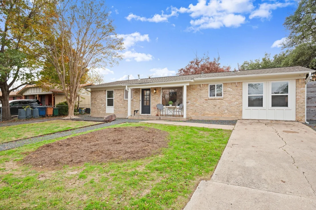 Photo of 207 White Oak DR