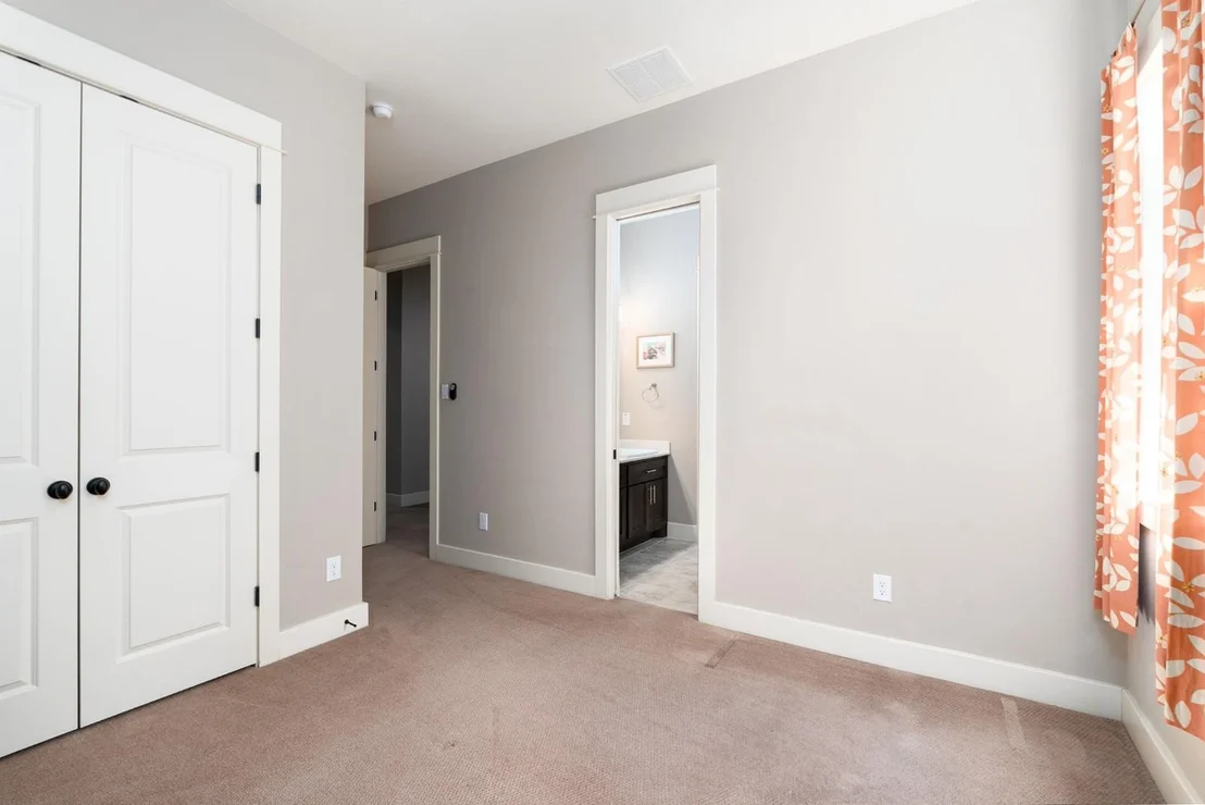 Photo of 2204 Lindell Ave