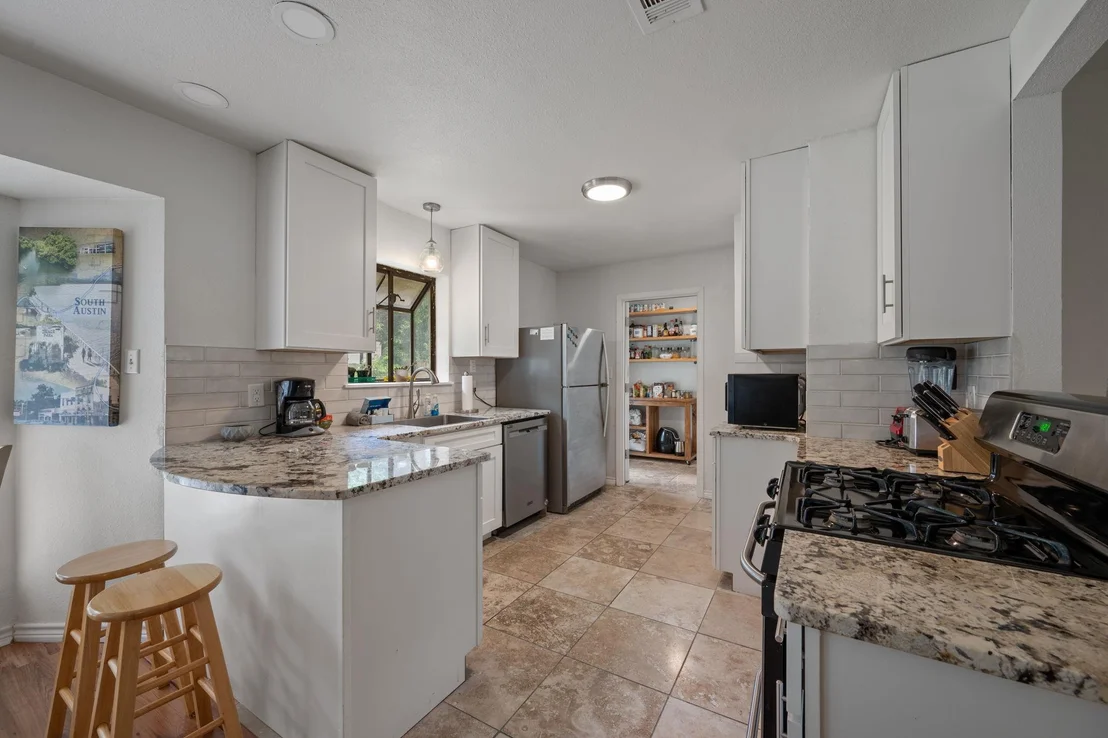 Photo of 1913 Edgeware DR