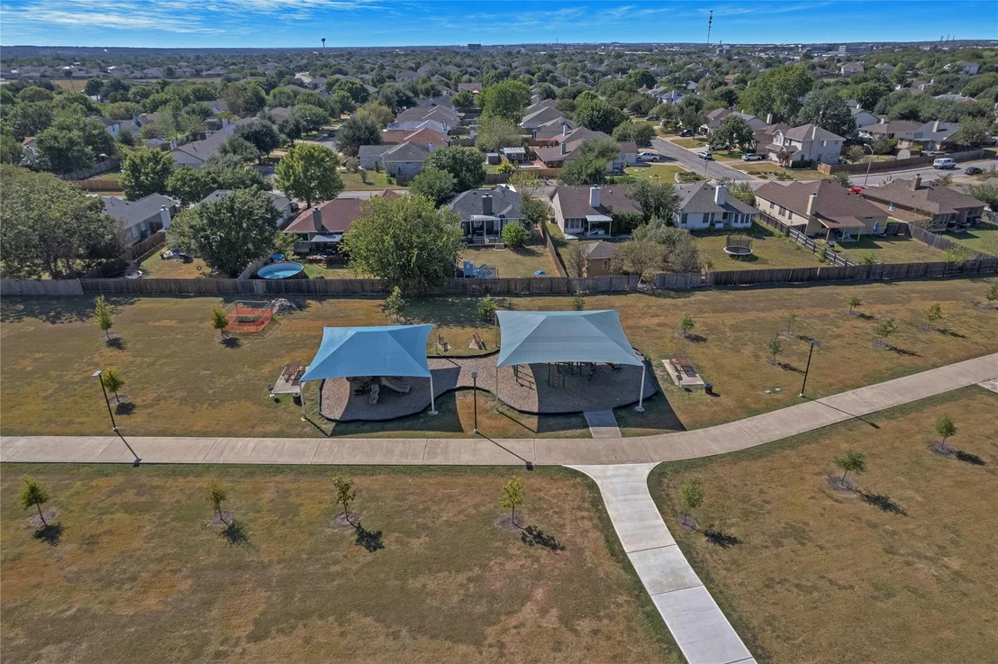 Photo of 111 S Creekbend DR