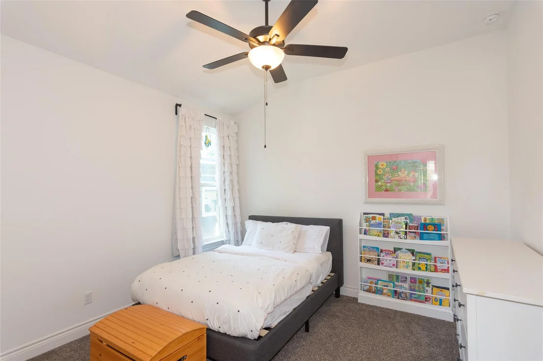 Photo of 121 Split Oak DR