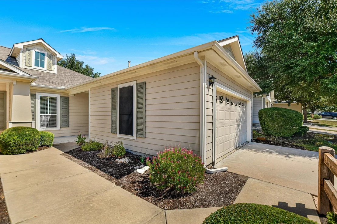 Photo of 215 Bonham LOOP