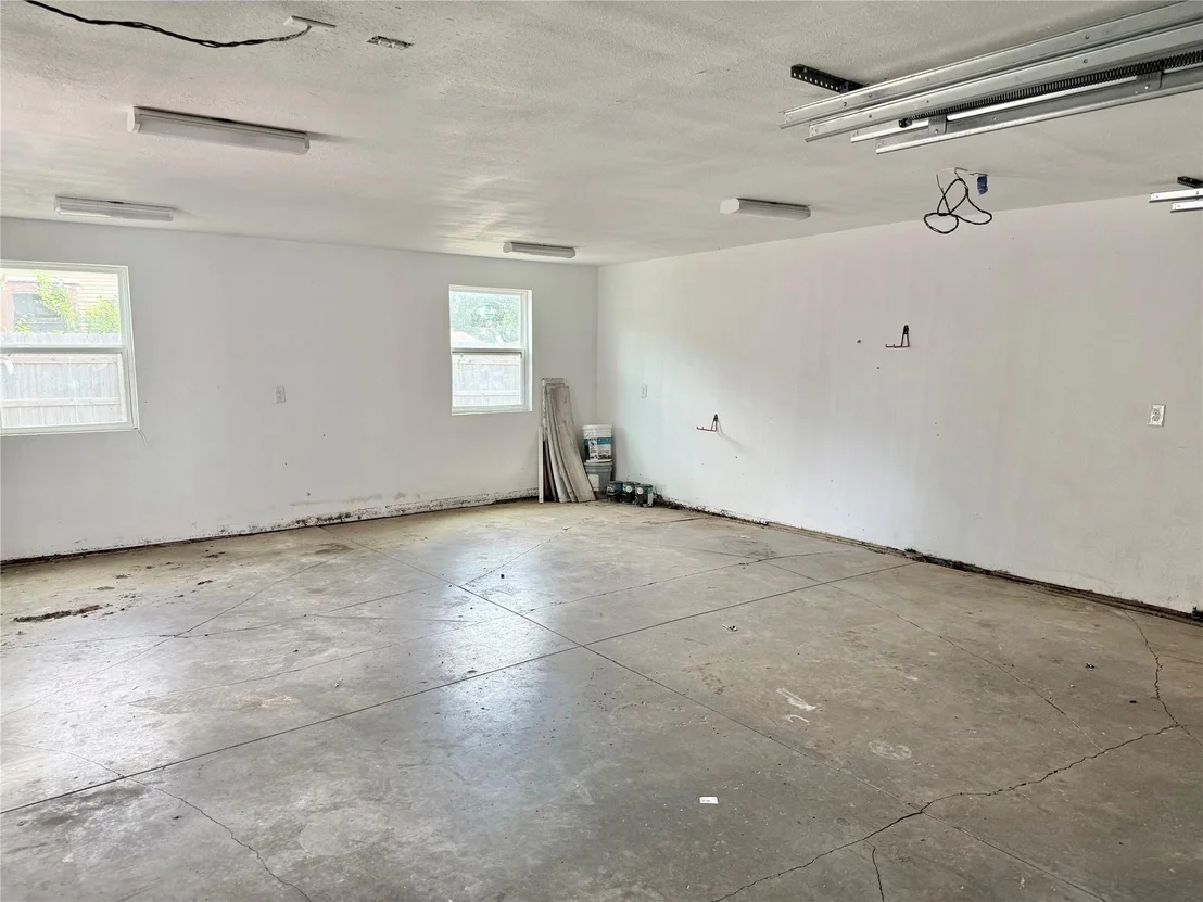 Photo of 1401 W 7th ST