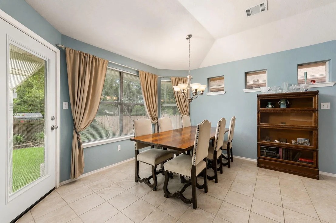 Photo of 810 Hilltop DR