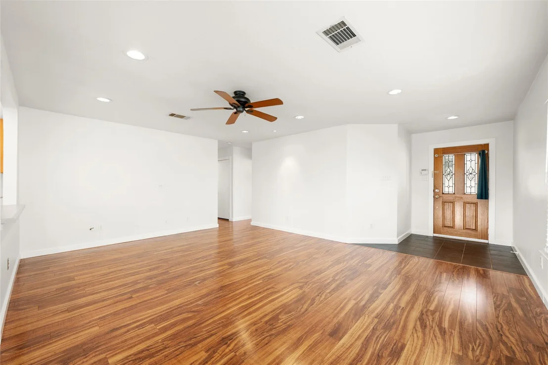 Photo of 1602 Candlelight DR