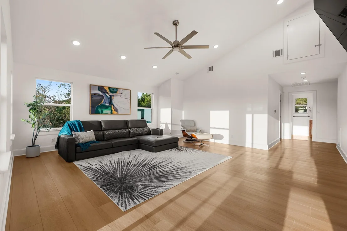 Photo of 8012 Bernard ST