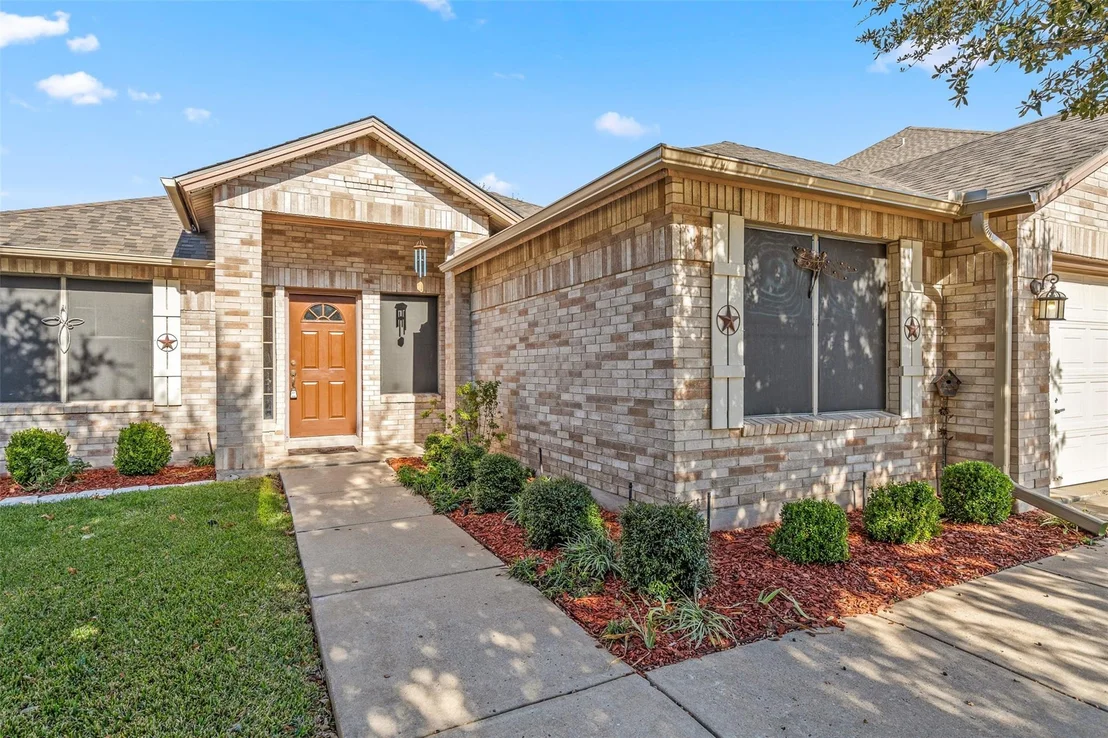 Photo of 910 Yellowstone DR
