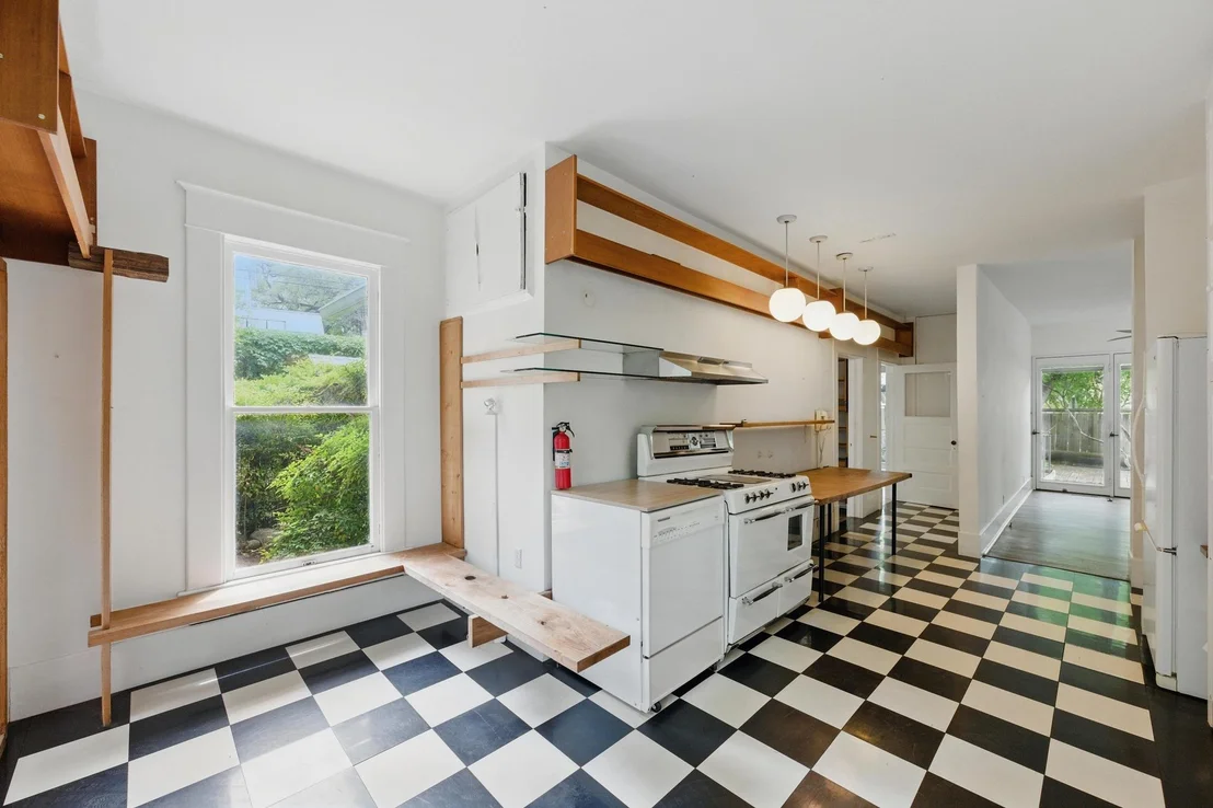 Photo of 1611 Alameda DR