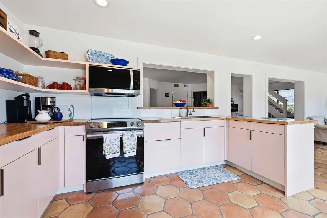 Photo of 1308 Lakeside DR