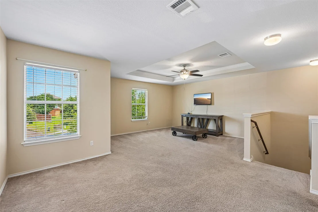 Photo of 140 Lynn Crest BND