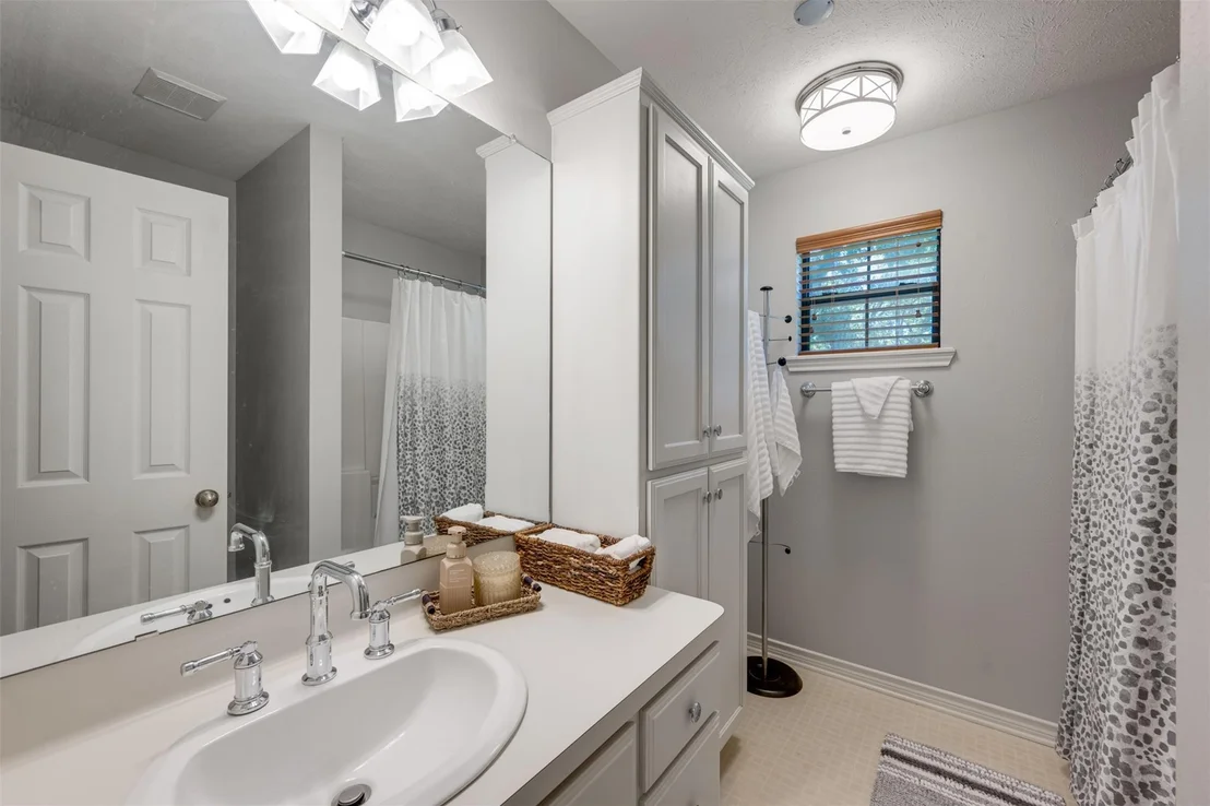 Photo of 23258 Edgewater DR