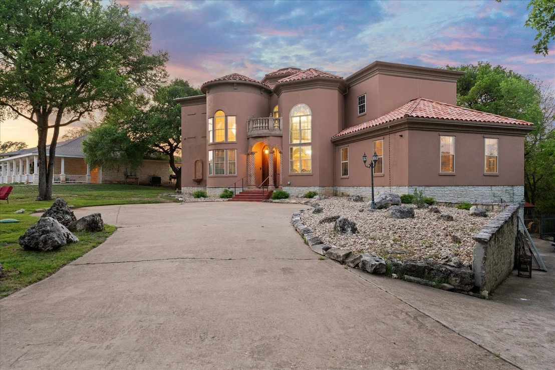 Photo of 2604 Saratoga DR