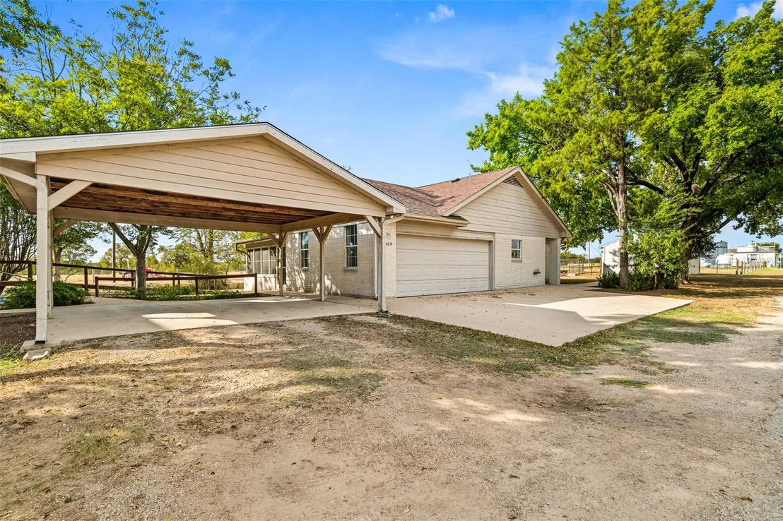 Photo of 105 Davis DR