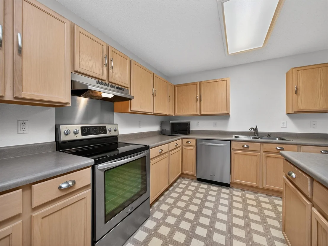 Photo of 15300 Iola CV