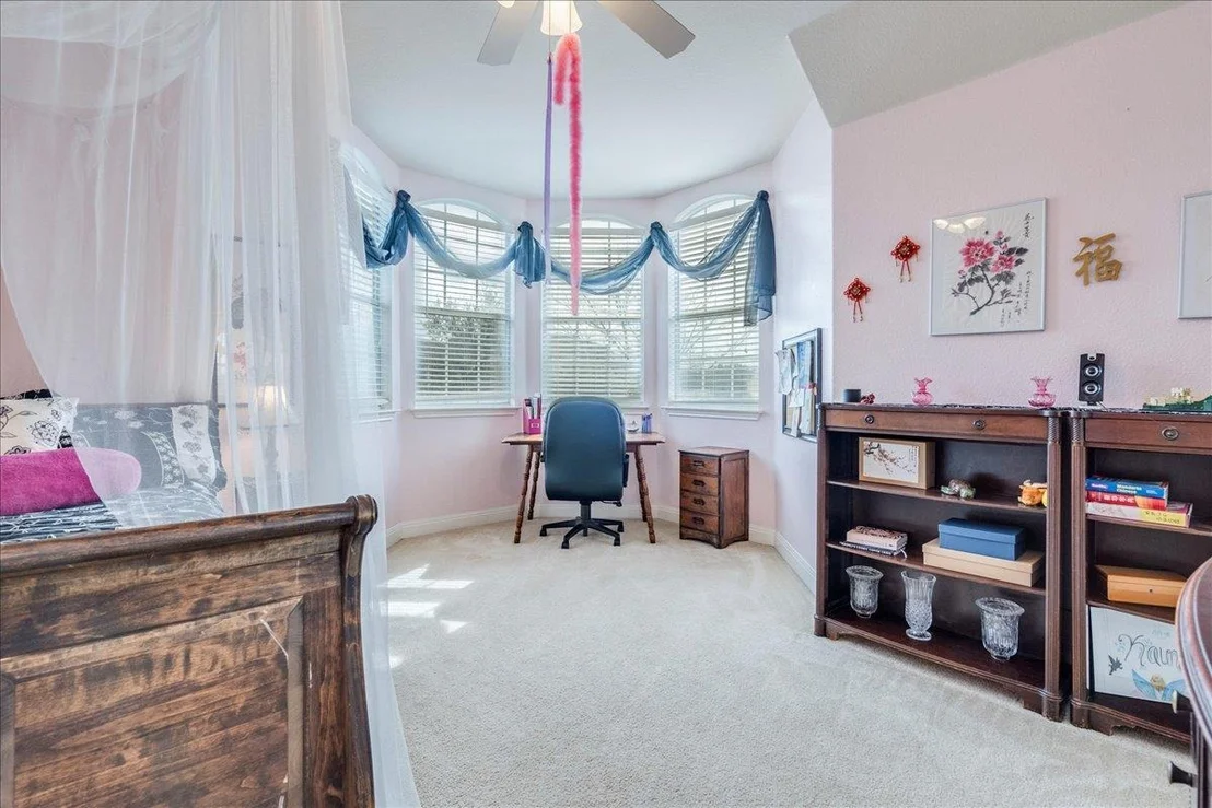 Photo of 1077 Fairway