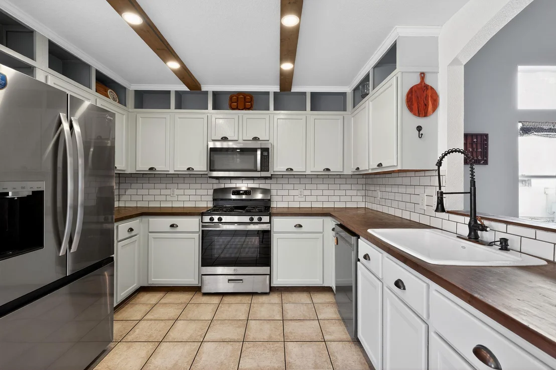 Photo of 748 Bills CIR