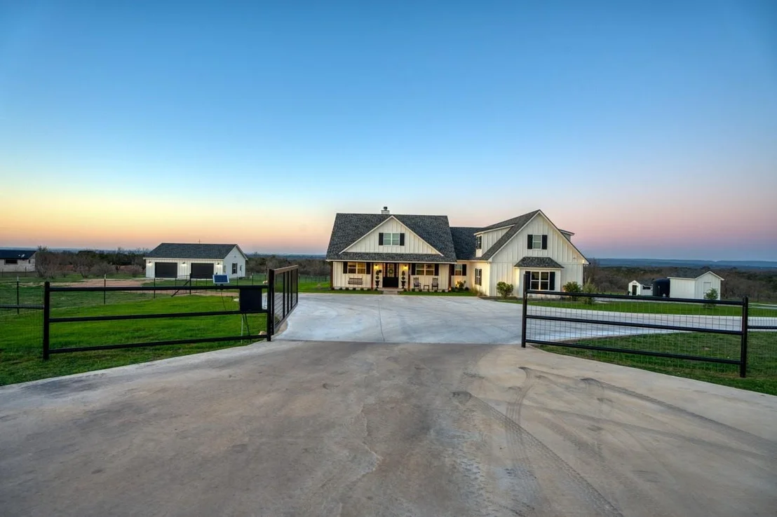 Photo of 104 Schoolhouse LN
