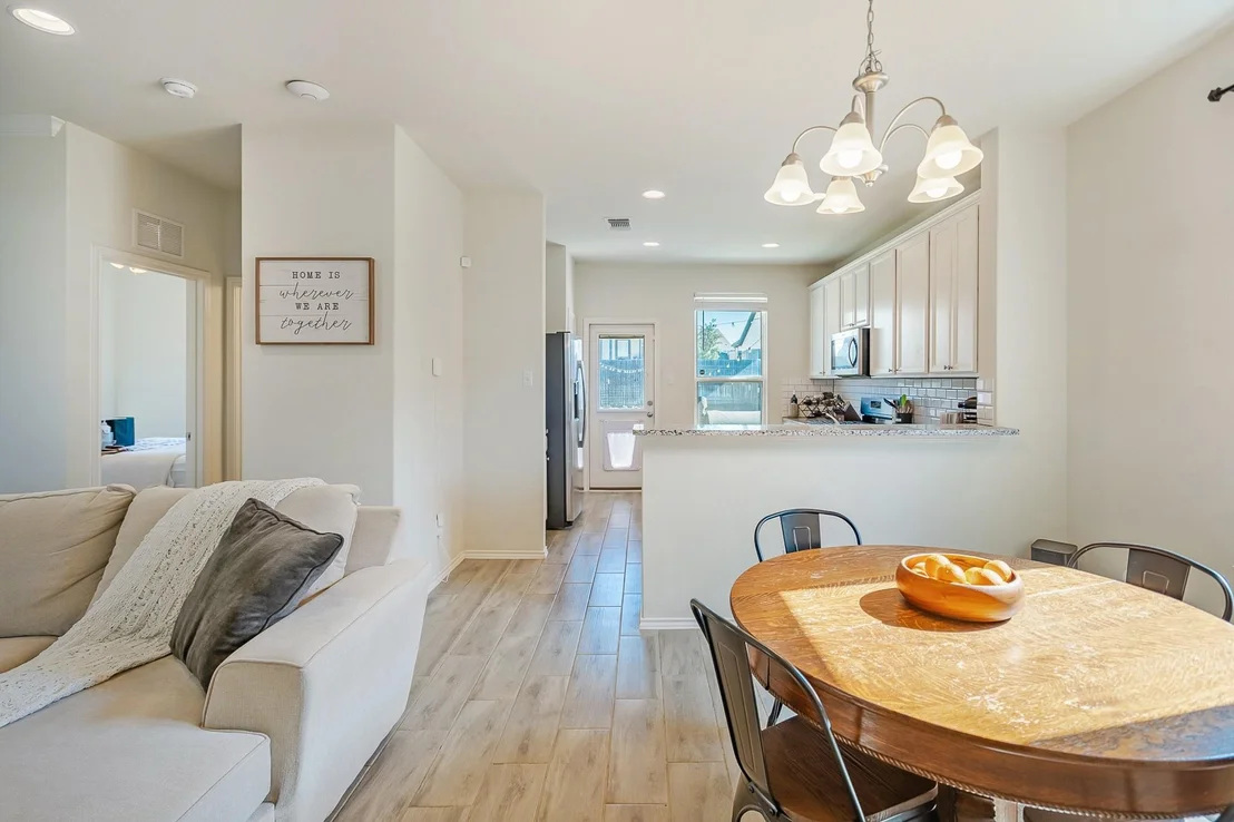 Photo of 221 Thornless CIR