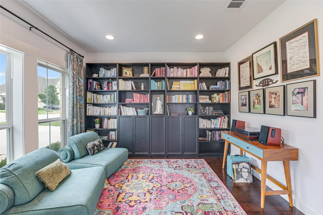 Photo of 912 Hornsby HOLW