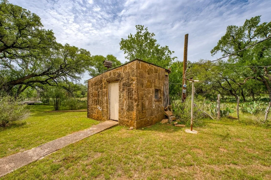 Photo of 624 N US 281