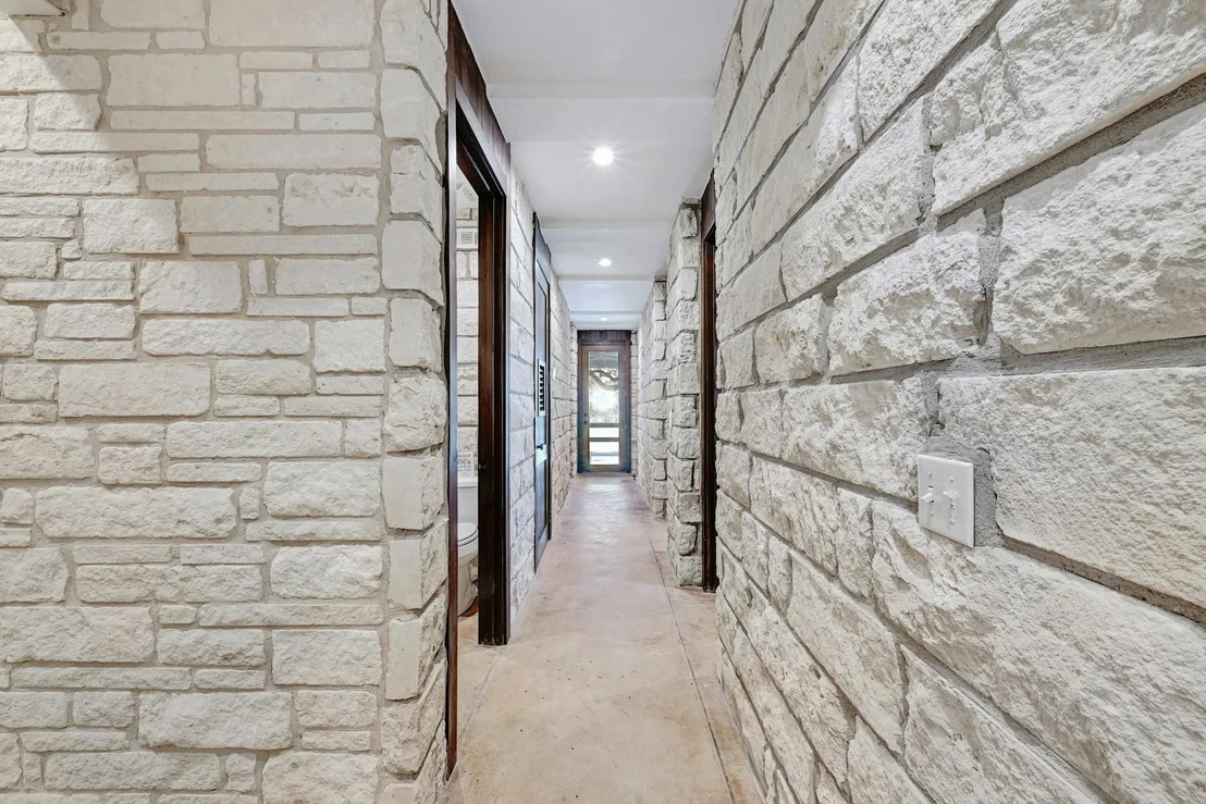 Photo of 6021 Circle J RD