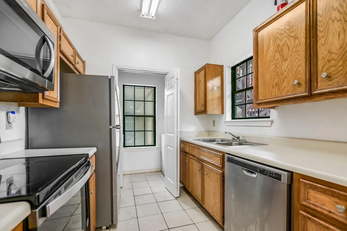 Photo of Unit 2 at 4015 SPEEDWAY