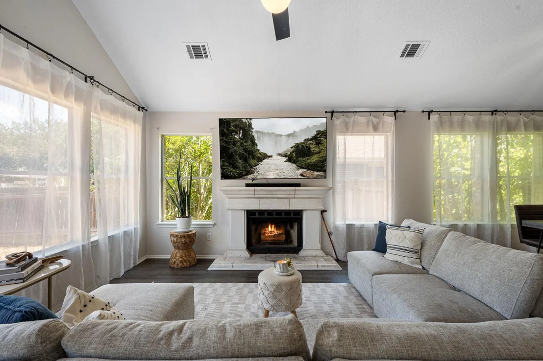 Photo of 1606 Academy PL
