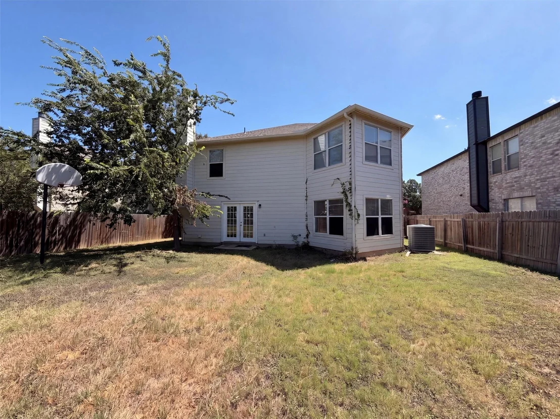 Photo of 305 Edgewood CV