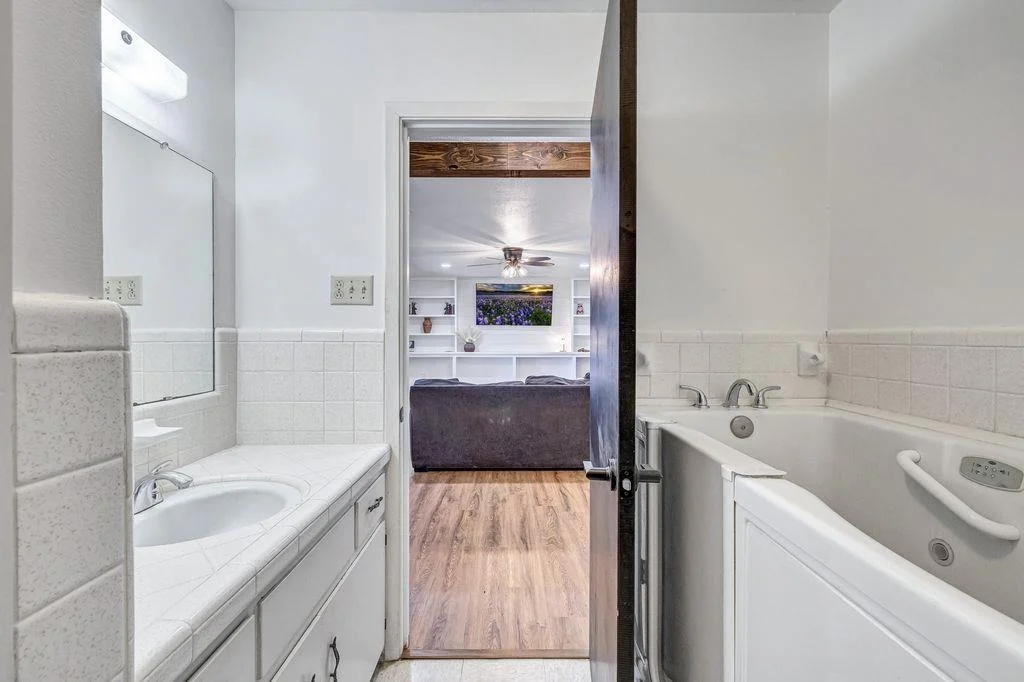 Photo of 309 W Avenue H Ave