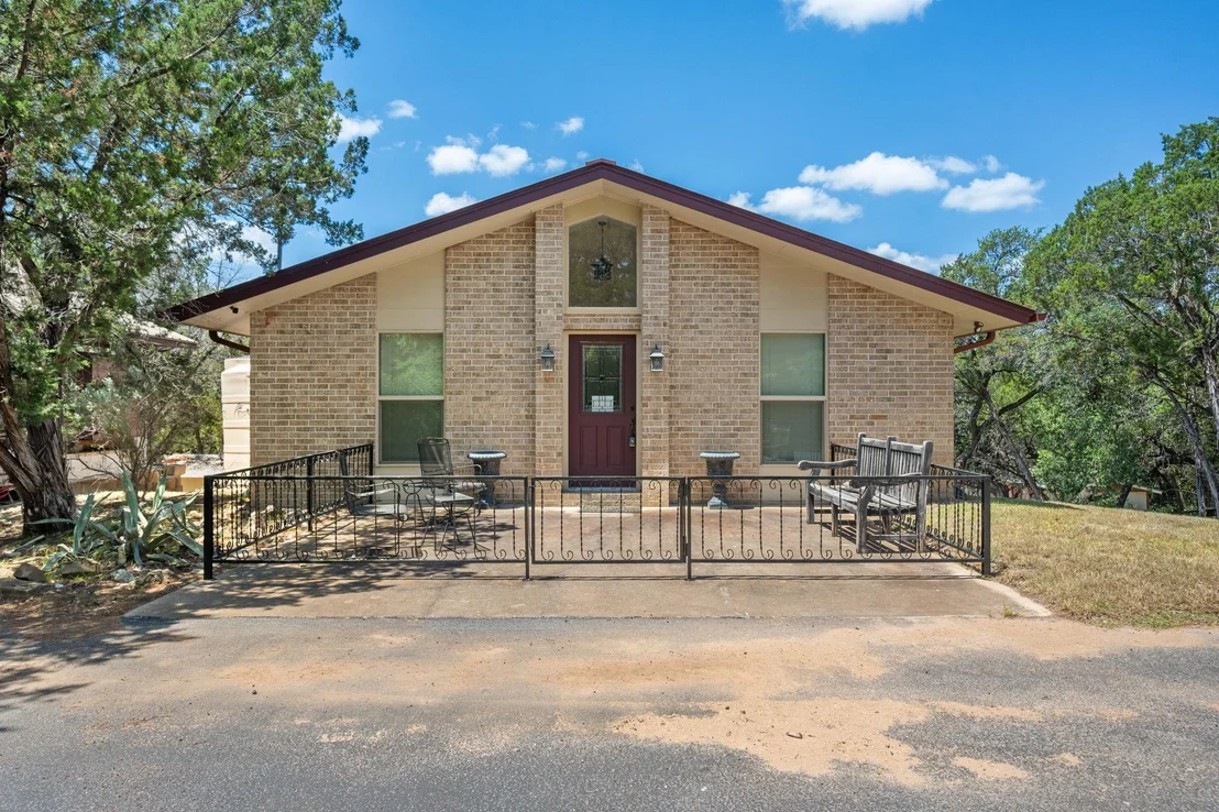 Photo of 1105 Edgewater DR