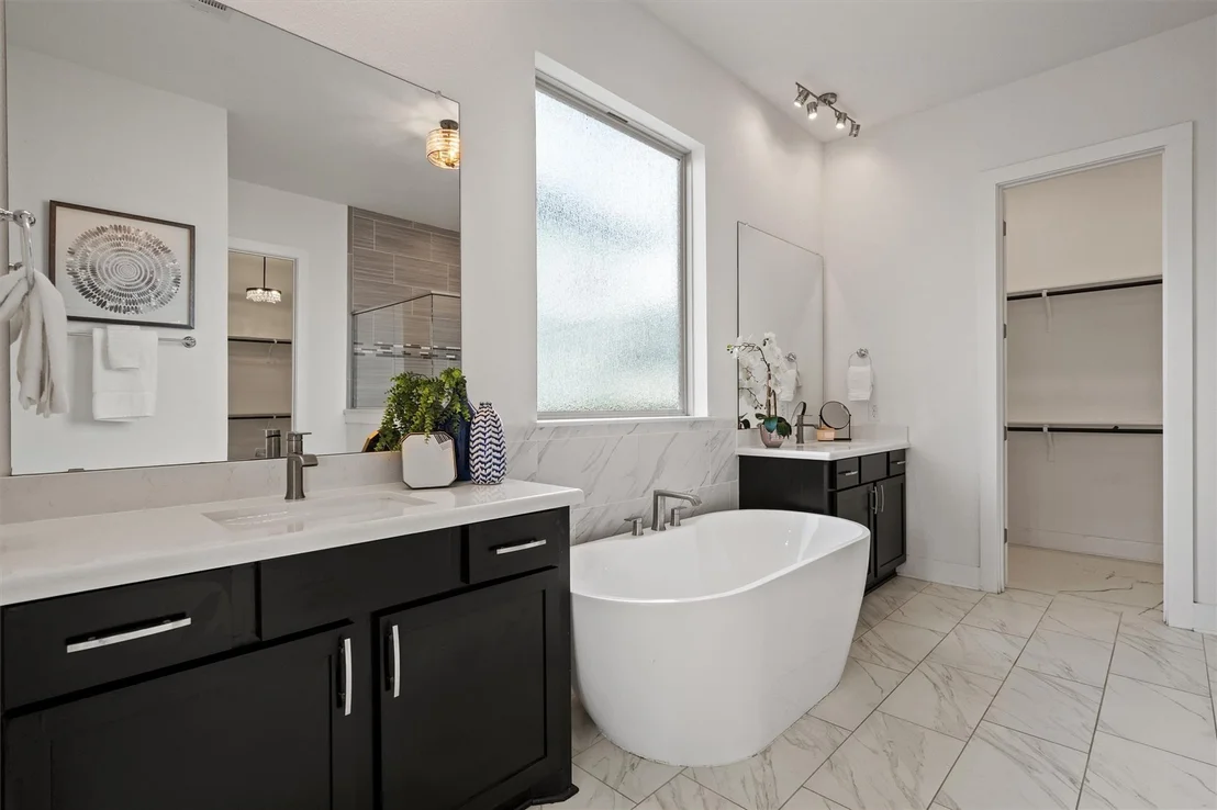 Photo of 4909 Risana BND